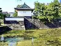 日本の歴史を感じながら散歩ができる、皇居周辺の風景。